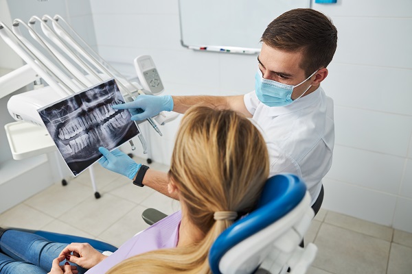 Four Fixes Your General Dentist Will Recommend For A Chipped Tooth