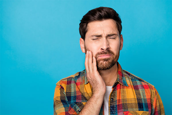 How An Emergency Dentist Can Save Your Tooth